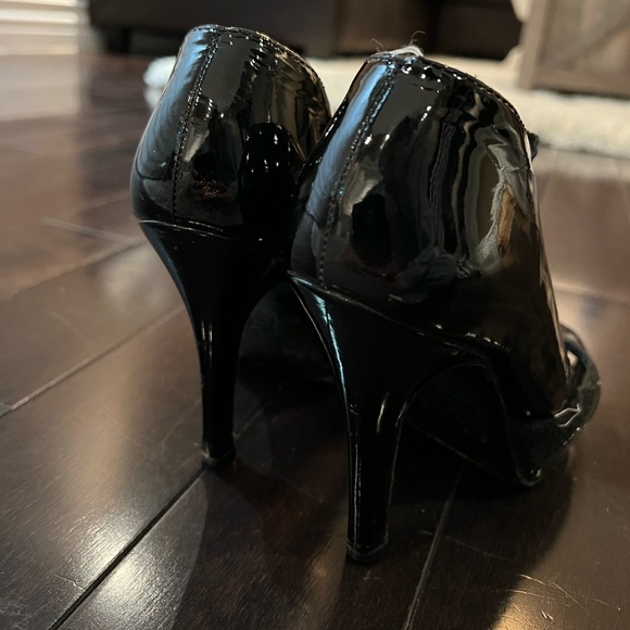 BCBG black heels - Picture 6 of 15